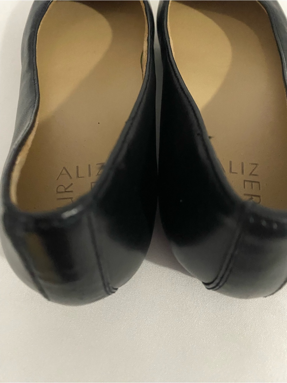 Women’s Naturalizer Black Leather Slip On Round Toe Flat Shoes Size 7 New - Picture 4 of 6
